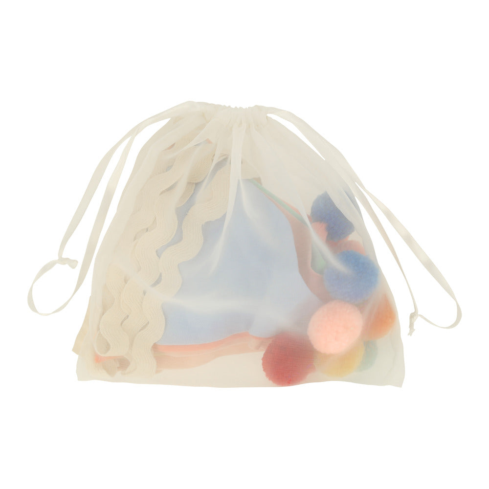 Guirnalda con triangulos de tela y pompones