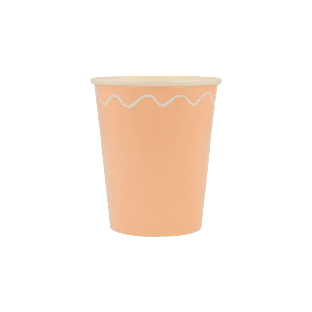 Vasos lisos con líneas onduladas