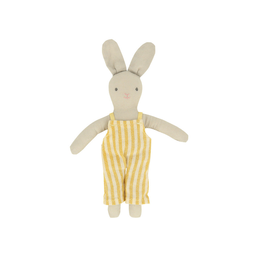 Mini muñeco conejo en saquito de zanahoria