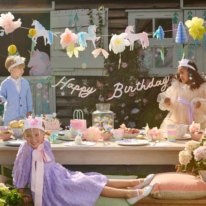 Guirnalda unicornios con flores