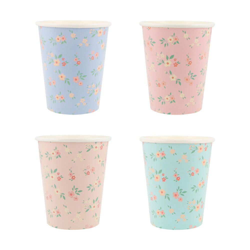 Vasos racimos de flores