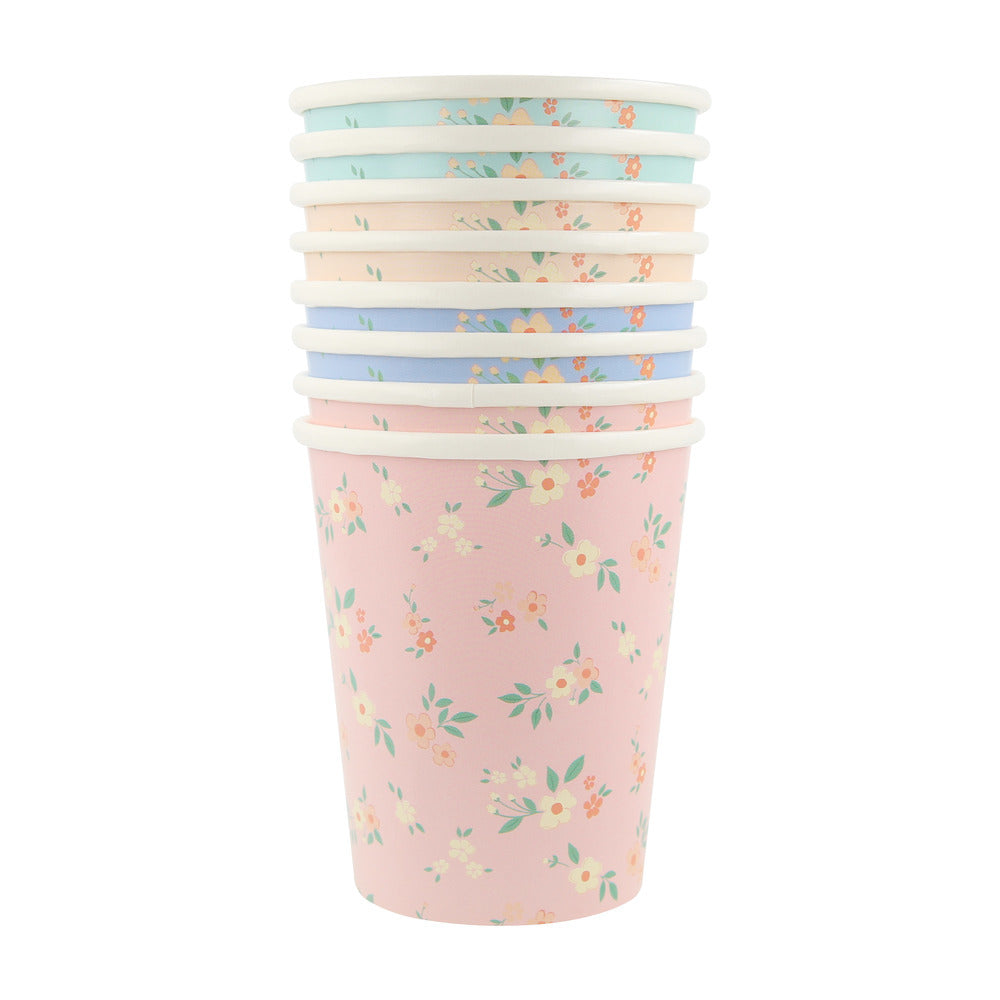 Vasos racimos de flores