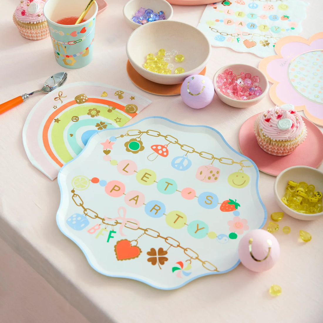 Servilletas con forma de arcoiris y charms