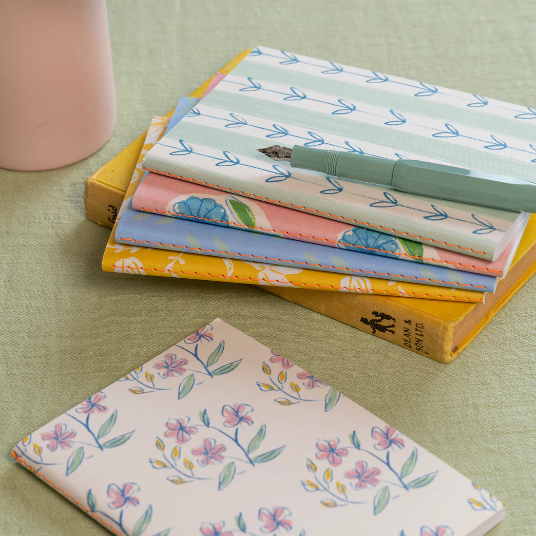 Set de 8 libretas flora en cajita - 80 hojas