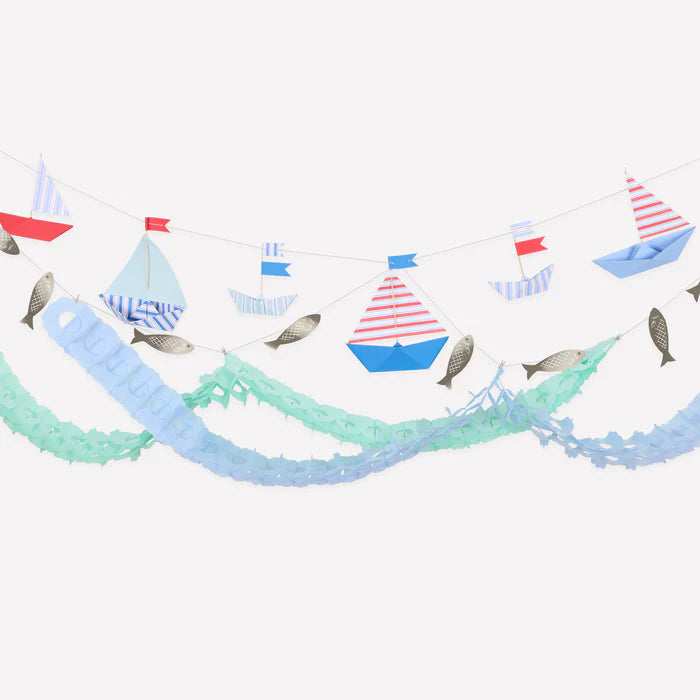 Guirnaldas barcos, peces y olas