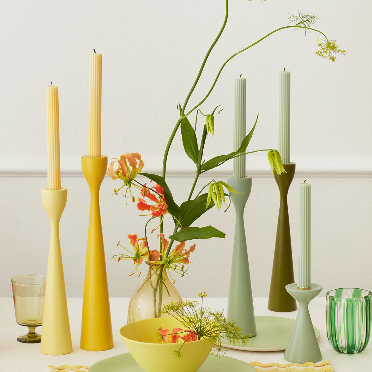 Velas de mesa - multicolor (12 unidades)