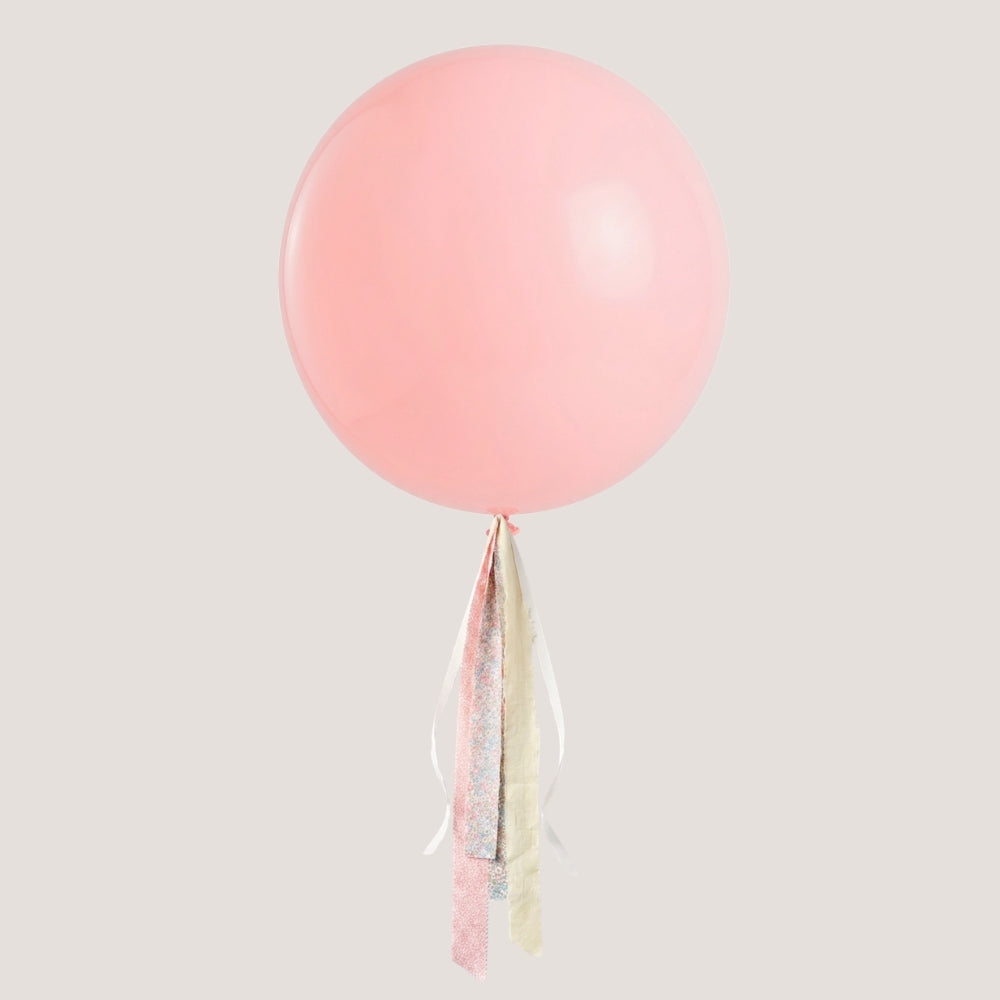 Globo XL 50 cm inflado con helio, cola de telas y peso - MELON PASTEL