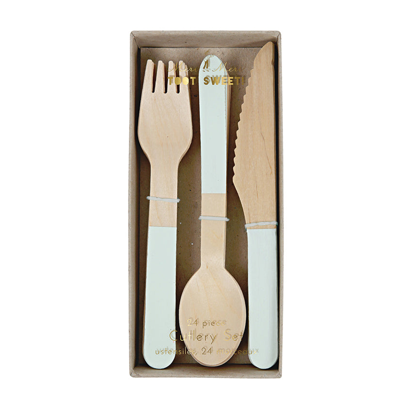 Set de cubiertos de madera, tenedor, cuchara y cuchillo, con la base de color verde menta. Ideales para todo tipo de fiestas, candy bars o para alegrar el postre del fin de semana !