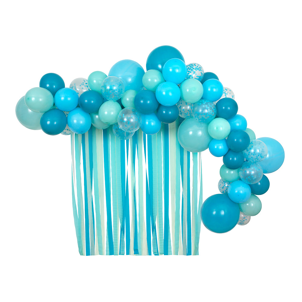 Guirnalda de globos celestes con tiritas