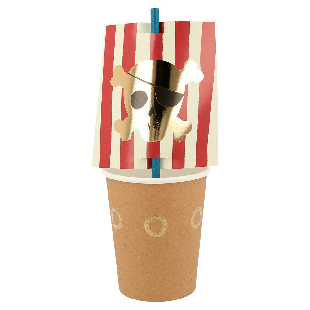 Vasos de pirata con bombilla y vela