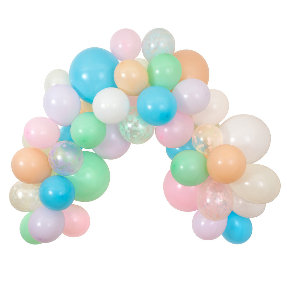 Guirnalda de globos pastel con tiritas