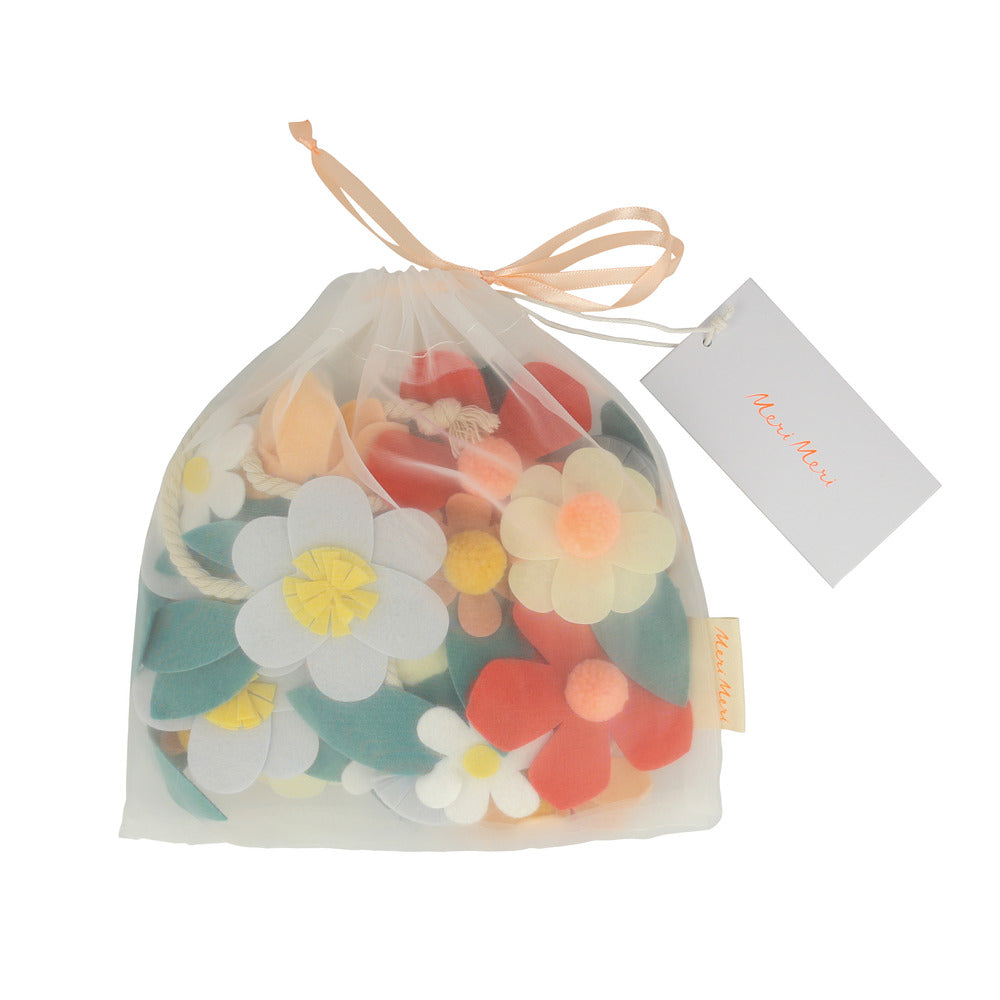 Guirnalda de flores de fieltro