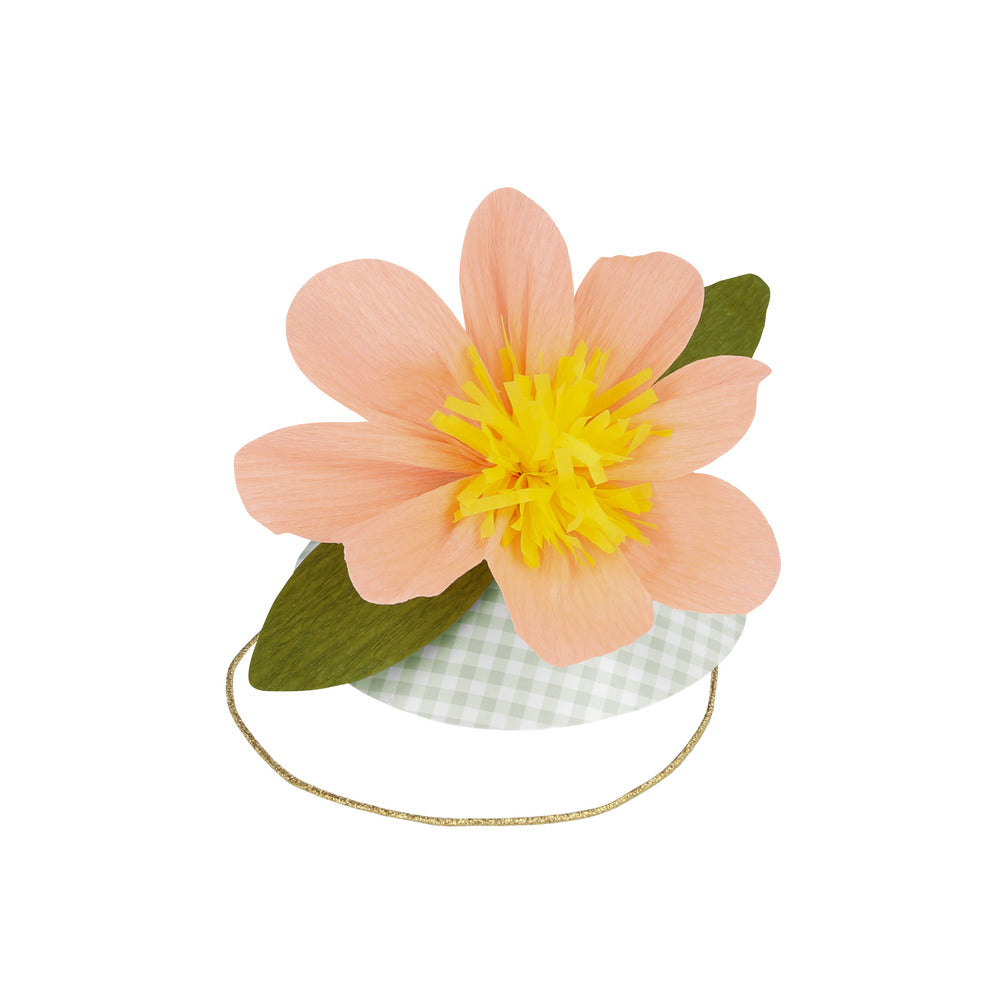 Sombreros con flores de papel