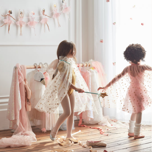 Disfraz - capa de tul rosado con estrellas