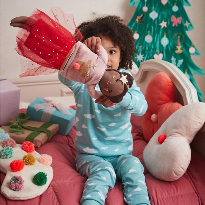 Muñeca - Holly con Jumper de Navidad