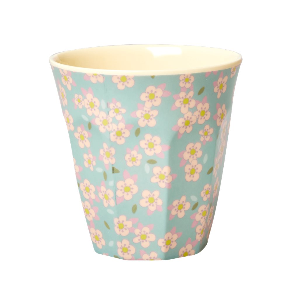Vaso de melamina - flores pequeñas sobre fondo menta