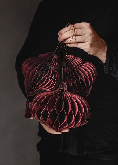 Adorno para el árbol - bola roja alargada