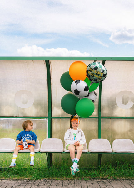 Globo metalizado redondo - verde con pelotas de fútbol