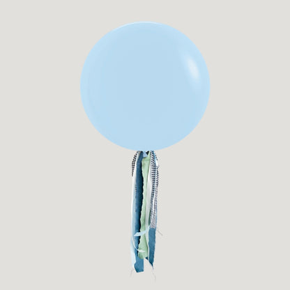 Globo XL 50 cm inflado con helio, cola de telas y peso - CELESTE PASTEL