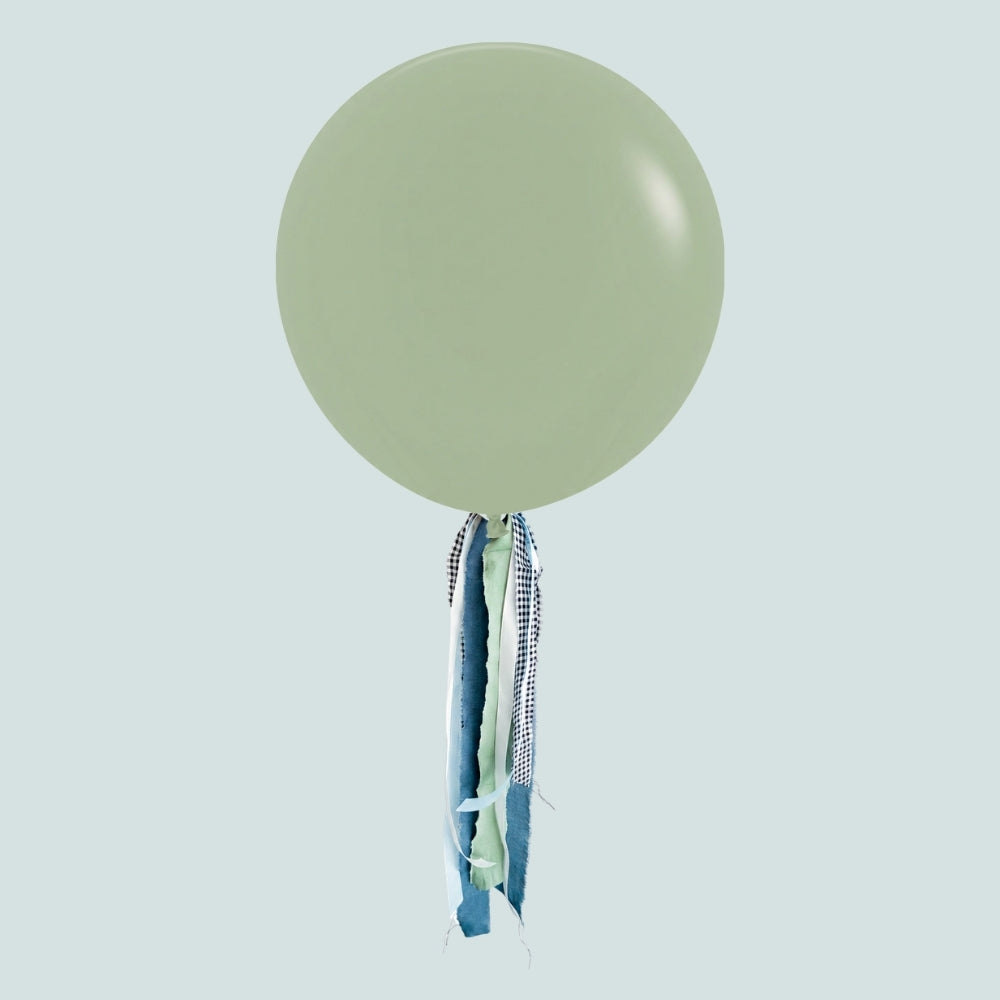 Globo XL 50 cm inflado con helio, cola de telas y peso - EUCALIPTUS