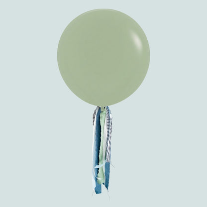 Globo XL 50 cm inflado con helio, cola de telas y peso - EUCALIPTUS