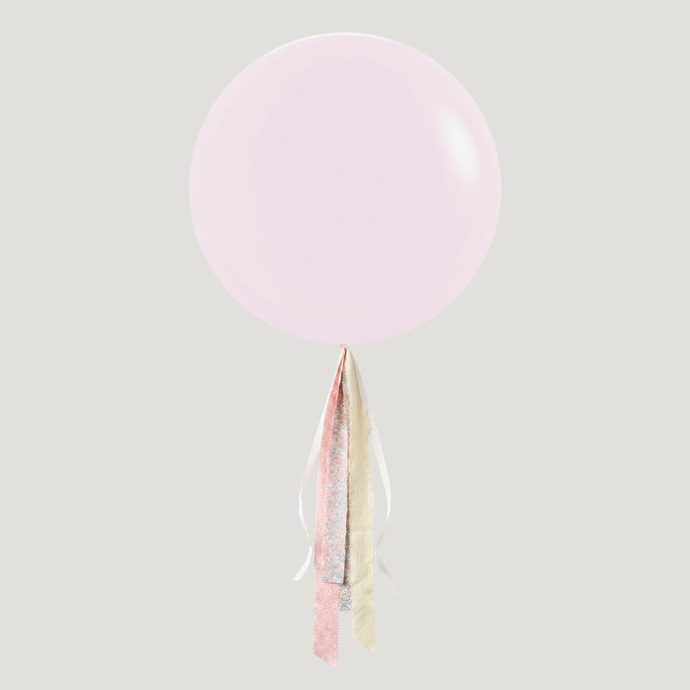 Globo XL 50 cm inflado con helio, cola de telas y peso - ROSADO PASTEL