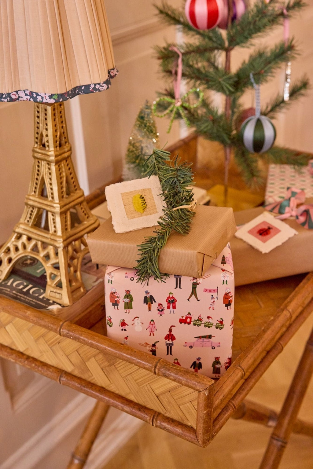 Rollo de papel de regalo - escena de Navidad (70cm x 3m)