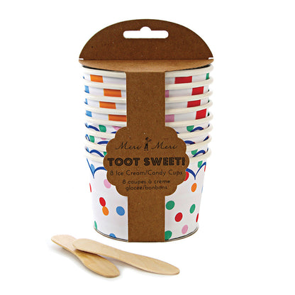 Tacitas para helado con diseño de puntos multicolores (rojo, amarillo, naranjo, azul, verde, rosado), de la línea Toot Sweet de Meri Meri.  Super combinables y unisex, estos vasitos para helado son geniales para fiestas de cumpleaños de niños y niñas.  Incluyen también 8 cucharitas de madera !  La línea Toot Sweet de Meri Meri se caracteriza porque permite que todos sus diseños se combinen entre si, para formar mezclas únicas de colores y presentaciones !