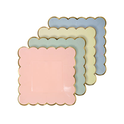 Estos platos con orilla dorada de tamaño pequeño, son ideales como plato de torta.  Vienen en maravillosos colores pastel: verde menta, celeste, rosado, amarillo claro (2 de cada color, ver segunda imagen).