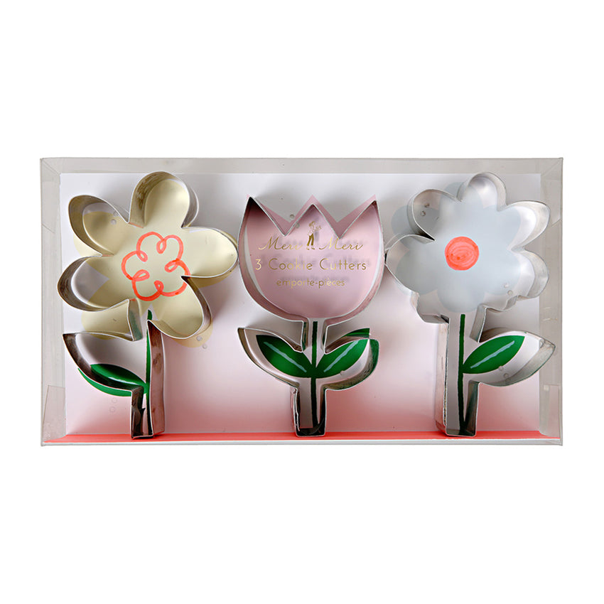 Si te gusta hacer y decorar galletas, estos cortadores con forma de flores de Meri Meri son ideales para ti !  Las puedes decorar de distintas maneras, con glaseado o simplemente chispitas de colores, y así dar un toque especial a tu fiesta !
