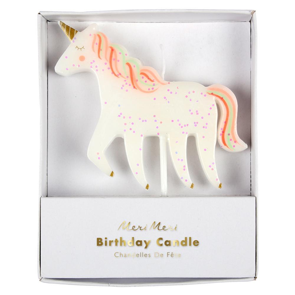 Las velas en una torta son siempre un buen complemento ... pero con esta vela con forma de unicornio en colores pastel de Meri Meri, se verá aún más genial.  El pack contiene 1 velas con forma de arcoiris.