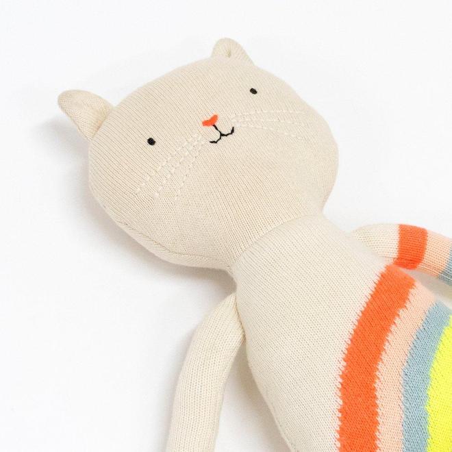 Muñeco tejido pequeño - gato arcoiris