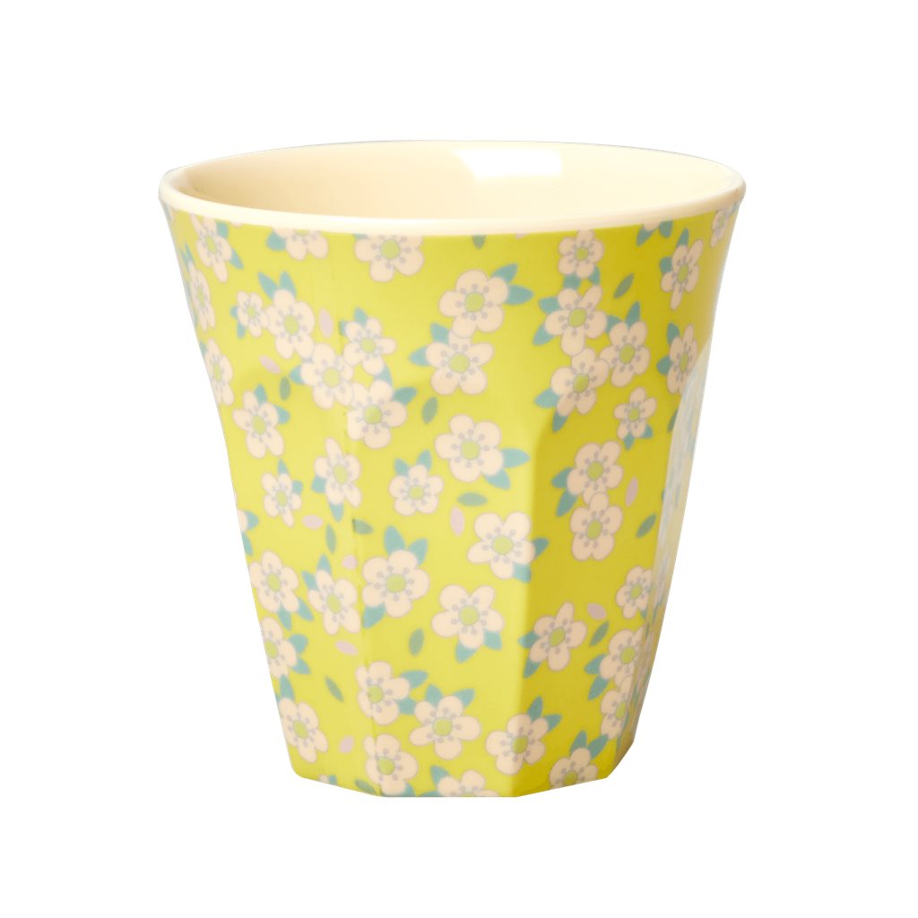 Vaso de melamina - flores pequeñas sobre fondo amarillo